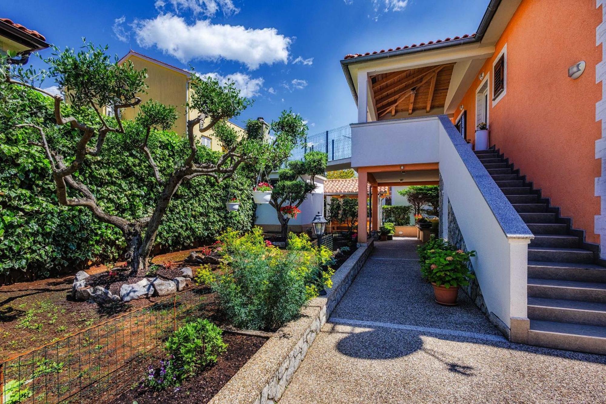 Apartments Rose Cizici Exterior photo